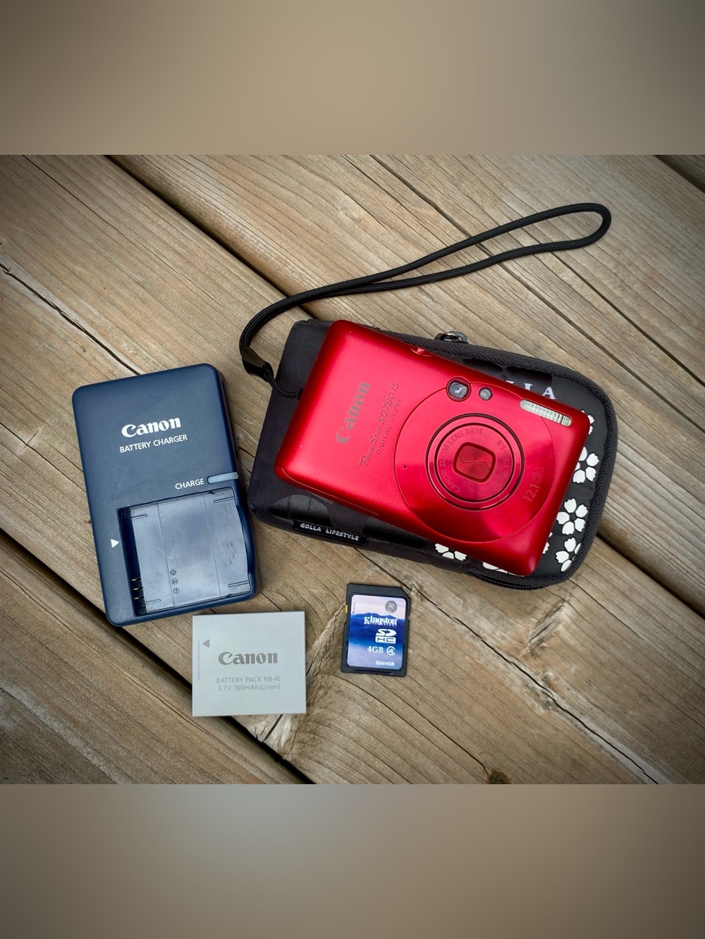 Red Canon PowerShot SD780 IS Bundle